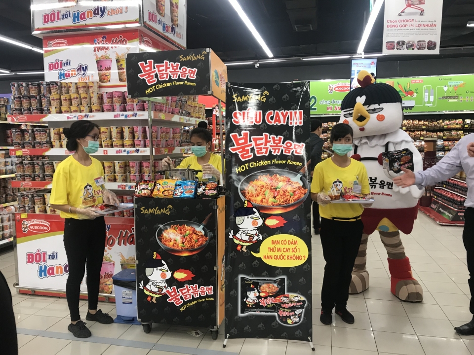 Ranking Buldak Spicy Chicken Ramen Flavors: A Seoul Local’s Take — photo from Korean media