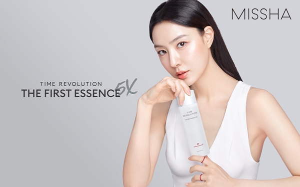 Testing Missha's Essence as a Dupe for Sulwhasoo's Premium Formula — photo from Korean media