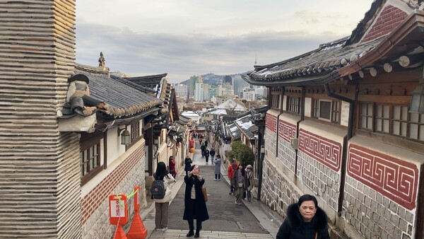 The Bukchon Hanok Village Walking Route the Locals Recommend — photo from Korean media